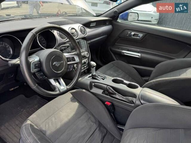 Синий Форд Мустанг, объемом двигателя 2.26 л и пробегом 166 тыс. км за 9200 $, фото 18 на Automoto.ua