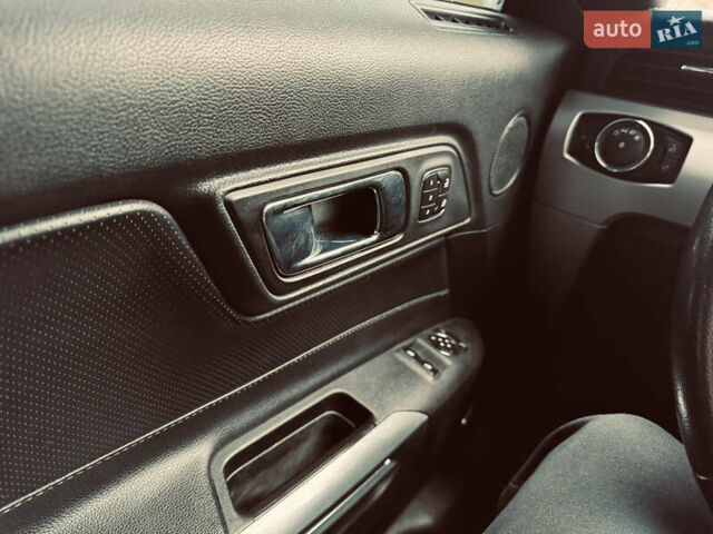 Синий Форд Мустанг, объемом двигателя 2.3 л и пробегом 128 тыс. км за 15800 $, фото 36 на Automoto.ua