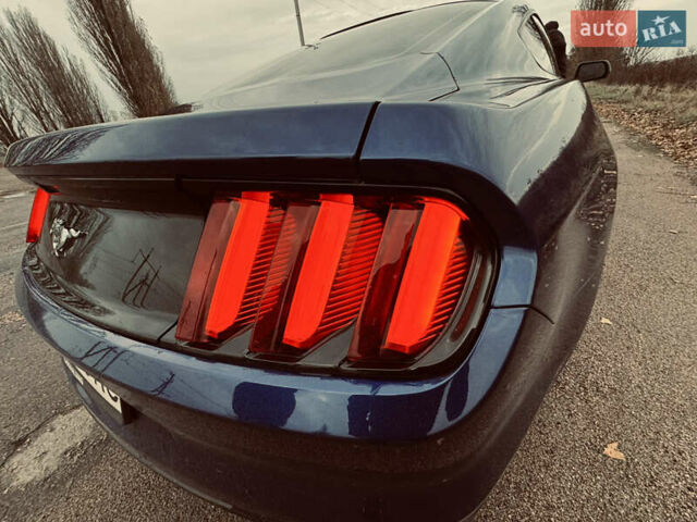 Синий Форд Мустанг, объемом двигателя 2.3 л и пробегом 128 тыс. км за 15800 $, фото 11 на Automoto.ua