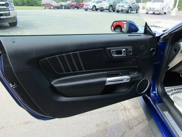 Синий Форд Мустанг, объемом двигателя 2.26 л и пробегом 42 тыс. км за 3000 $, фото 13 на Automoto.ua