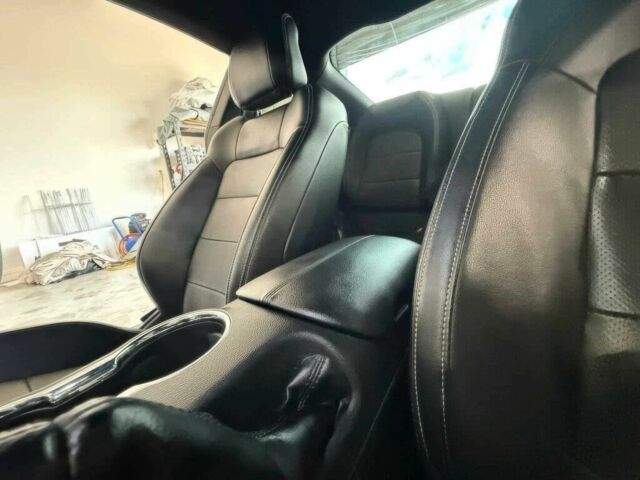 Синий Форд Мустанг, объемом двигателя 5 л и пробегом 77 тыс. км за 10000 $, фото 10 на Automoto.ua