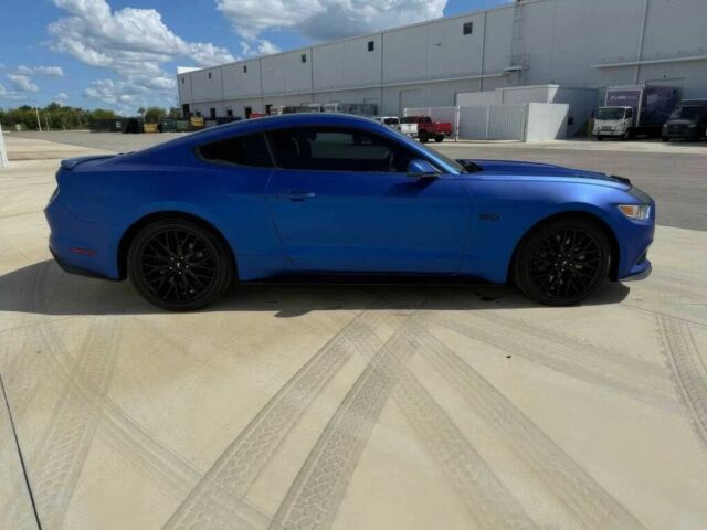 Синий Форд Мустанг, объемом двигателя 5 л и пробегом 77 тыс. км за 10000 $, фото 7 на Automoto.ua