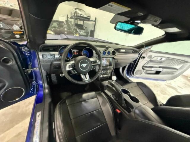 Синий Форд Мустанг, объемом двигателя 5 л и пробегом 77 тыс. км за 10000 $, фото 13 на Automoto.ua