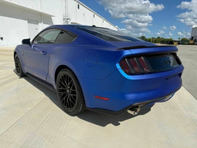 Синий Форд Мустанг, объемом двигателя 5 л и пробегом 77 тыс. км за 10000 $, фото 4 на Automoto.ua