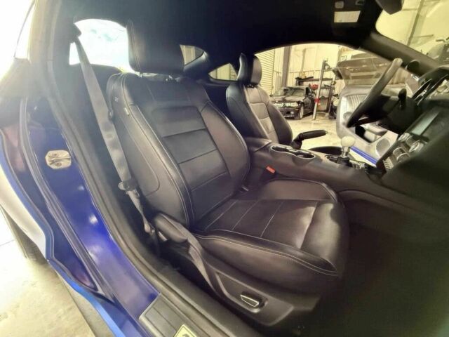 Синий Форд Мустанг, объемом двигателя 5 л и пробегом 77 тыс. км за 10000 $, фото 12 на Automoto.ua