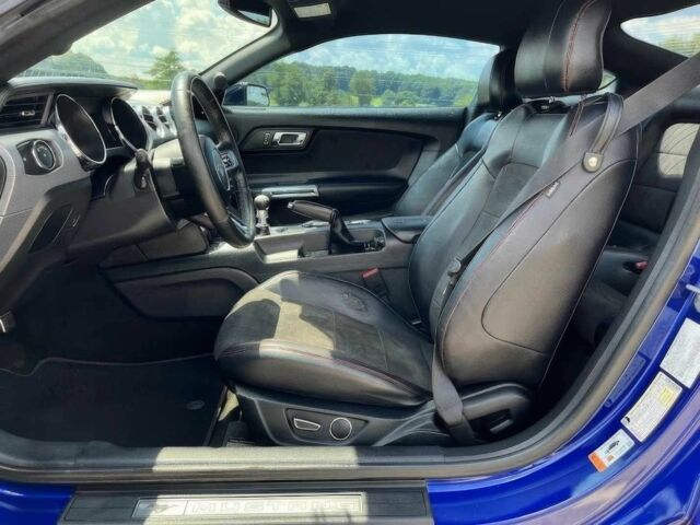 Синий Форд Мустанг, объемом двигателя 5 л и пробегом 70 тыс. км за 9900 $, фото 6 на Automoto.ua