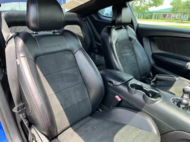 Синий Форд Мустанг, объемом двигателя 5 л и пробегом 70 тыс. км за 9900 $, фото 10 на Automoto.ua