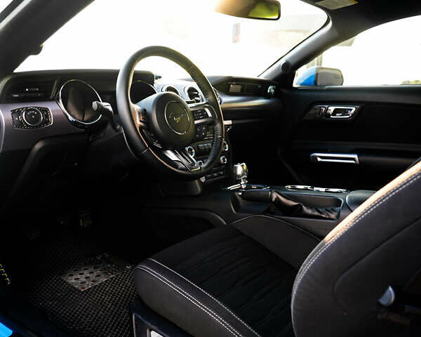 Синий Форд Мустанг, объемом двигателя 2.26 л и пробегом 83 тыс. км за 19000 $, фото 12 на Automoto.ua
