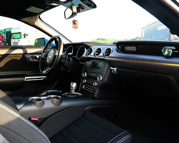 Синий Форд Мустанг, объемом двигателя 2.26 л и пробегом 83 тыс. км за 19000 $, фото 10 на Automoto.ua