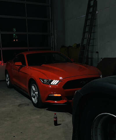 Оранжевый Форд Мустанг, объемом двигателя 2.3 л и пробегом 38 тыс. км за 24500 $, фото 5 на Automoto.ua