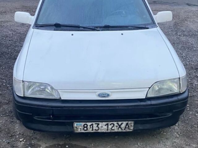 Белый Форд Орион, объемом двигателя 1.5 л и пробегом 122 тыс. км за 600 $, фото 2 на Automoto.ua