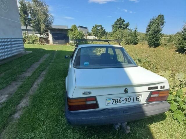 Білий Форд Оріон, об'ємом двигуна 1.4 л та пробігом 250 тис. км за 700 $, фото 1 на Automoto.ua