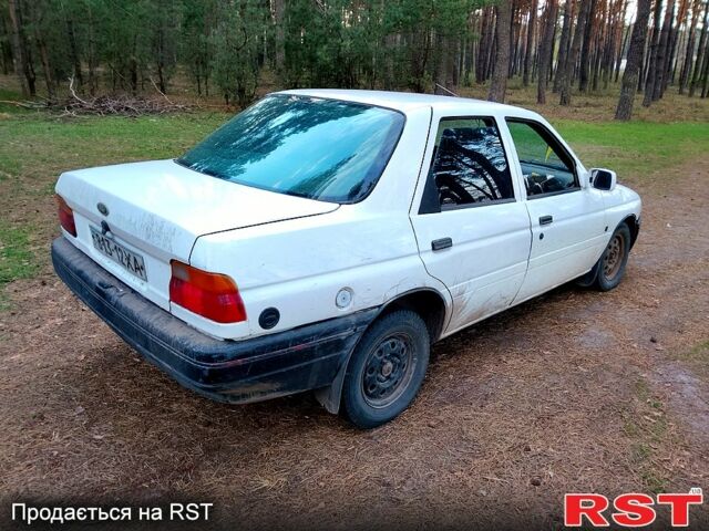 Белый Форд Орион, объемом двигателя 16 л и пробегом 240 тыс. км за 500 $, фото 4 на Automoto.ua