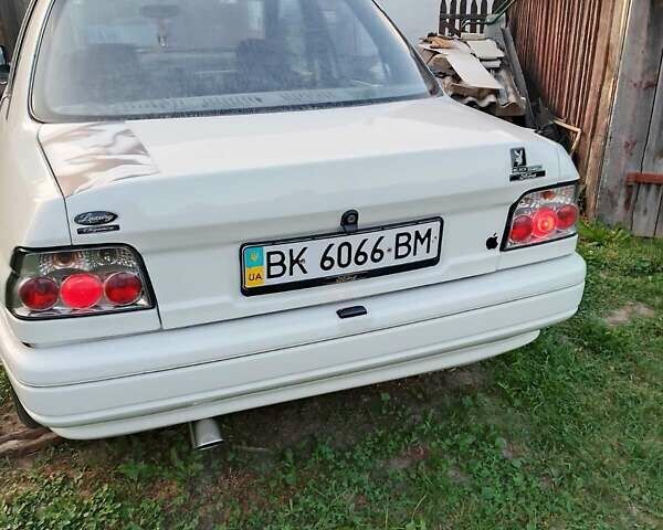 Білий Форд Оріон, об'ємом двигуна 1.39 л та пробігом 49 тис. км за 1300 $, фото 1 на Automoto.ua