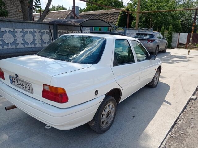 Форд Орион 1991 в Кривом Роге на Automoto.ua Белый Форд Орион, объемом двигателя 1.8 л и пробегом 500 тыс. км за 2500 $, фото 1 на Automoto.ua