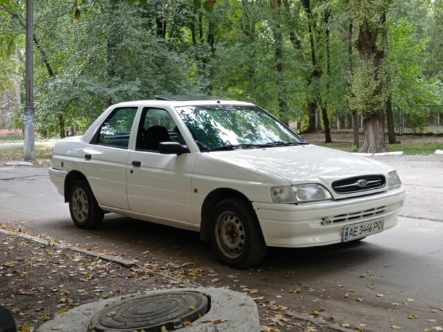 Форд Орион 1991 в Кривом Роге на Automoto.ua Белый Форд Орион, объемом двигателя 1.8 л и пробегом 500 тыс. км за 2500 $, фото 2 на Automoto.ua