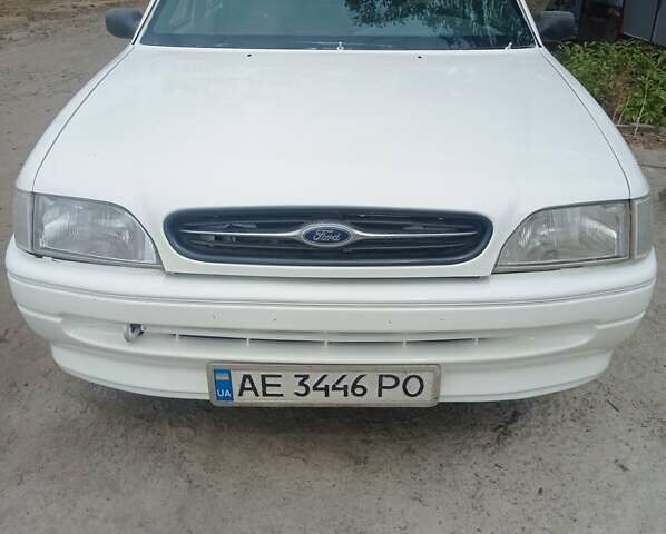 Форд Орион 1991 в Кривом Роге на Automoto.ua Белый Форд Орион, объемом двигателя 1.8 л и пробегом 500 тыс. км за 2500 $, фото 5 на Automoto.ua