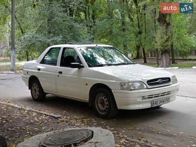 Форд Орион 1991 в Кривом Роге на Automoto.ua Белый Форд Орион, объемом двигателя 1.8 л и пробегом 500 тыс. км за 2500 $, фото 1 на Automoto.ua