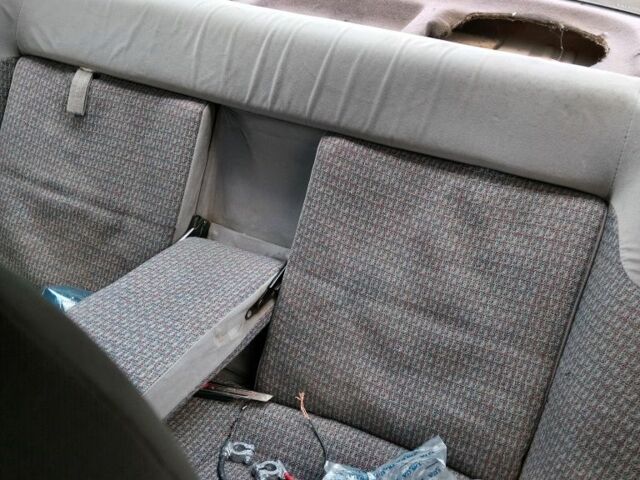 Красный Форд Орион, объемом двигателя 2 л и пробегом 300 тыс. км за 600 $, фото 3 на Automoto.ua