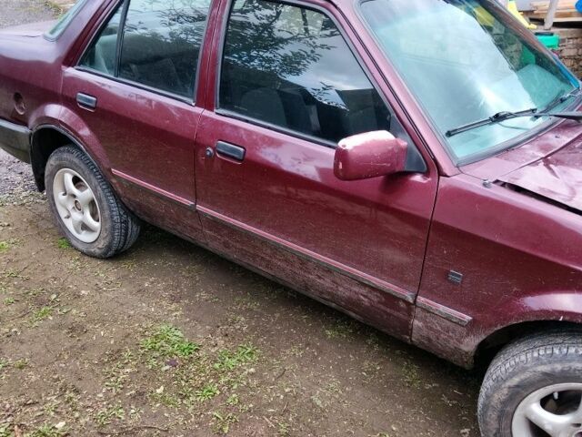 Красный Форд Орион, объемом двигателя 2 л и пробегом 300 тыс. км за 600 $, фото 5 на Automoto.ua