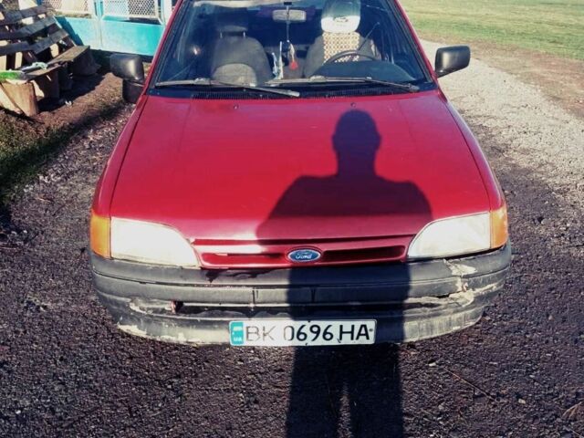 Красный Форд Орион, объемом двигателя 1 л и пробегом 300 тыс. км за 600 $, фото 1 на Automoto.ua