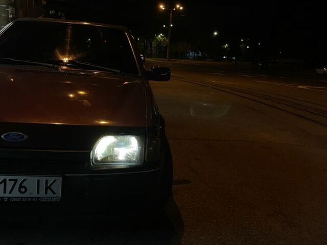 Червоний Форд Оріон, об'ємом двигуна 1.3 л та пробігом 300 тис. км за 1000 $, фото 5 на Automoto.ua