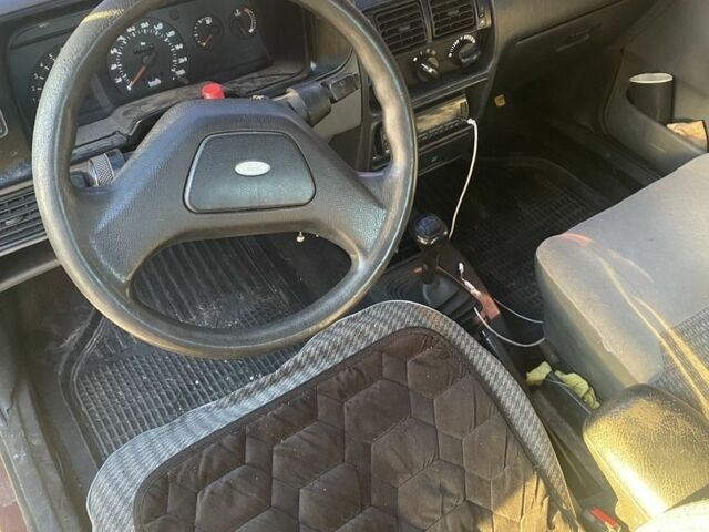 Червоний Форд Оріон, об'ємом двигуна 1.3 л та пробігом 300 тис. км за 1000 $, фото 4 на Automoto.ua