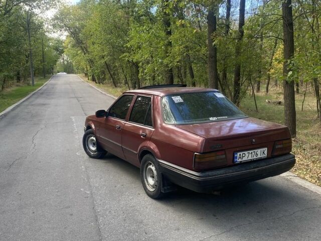 Красный Форд Орион, объемом двигателя 1.3 л и пробегом 240 тыс. км за 967 $, фото 3 на Automoto.ua