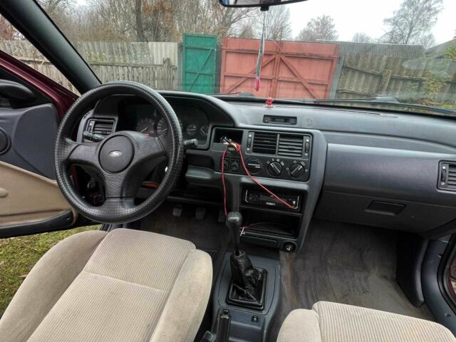 Красный Форд Орион, объемом двигателя 1.6 л и пробегом 97 тыс. км за 714 $, фото 6 на Automoto.ua