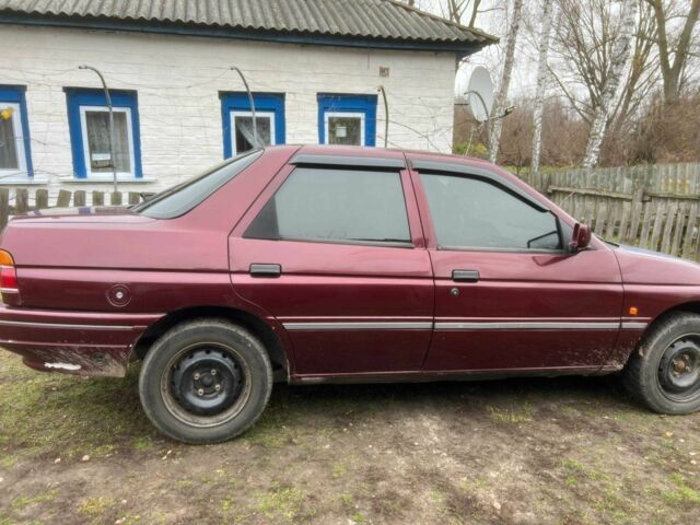 Красный Форд Орион, объемом двигателя 1.6 л и пробегом 97 тыс. км за 714 $, фото 1 на Automoto.ua