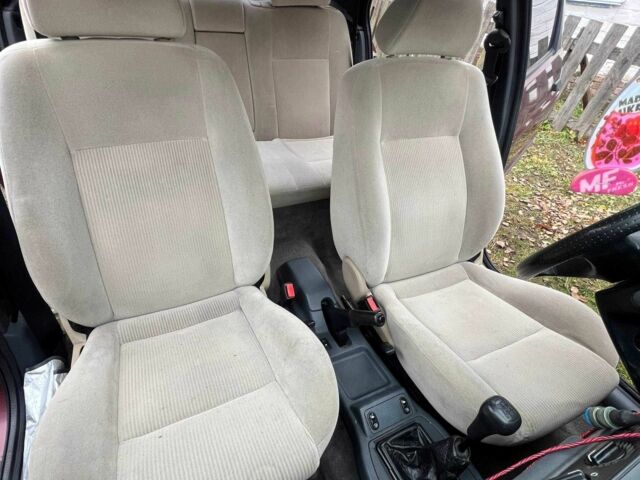 Красный Форд Орион, объемом двигателя 1.6 л и пробегом 97 тыс. км за 714 $, фото 5 на Automoto.ua