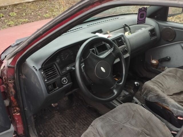 Красный Форд Орион, объемом двигателя 1.6 л и пробегом 300 тыс. км за 350 $, фото 6 на Automoto.ua