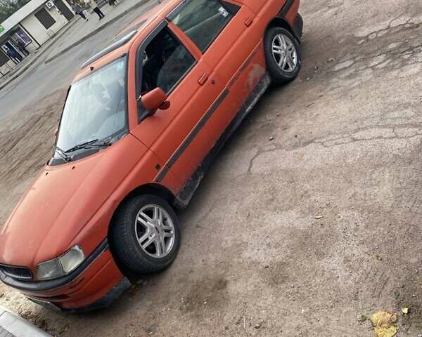 Красный Форд Орион, объемом двигателя 1.8 л и пробегом 56 тыс. км за 750 $, фото 3 на Automoto.ua