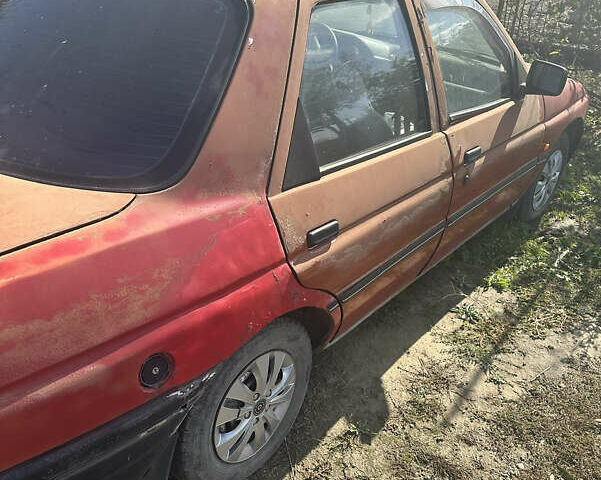 Красный Форд Орион, объемом двигателя 1.8 л и пробегом 62 тыс. км за 1000 $, фото 3 на Automoto.ua