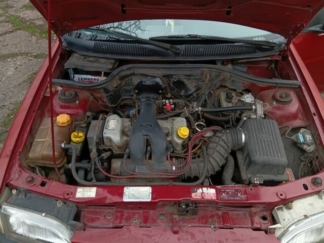 Красный Форд Орион, объемом двигателя 1.6 л и пробегом 800 тыс. км за 2000 $, фото 3 на Automoto.ua