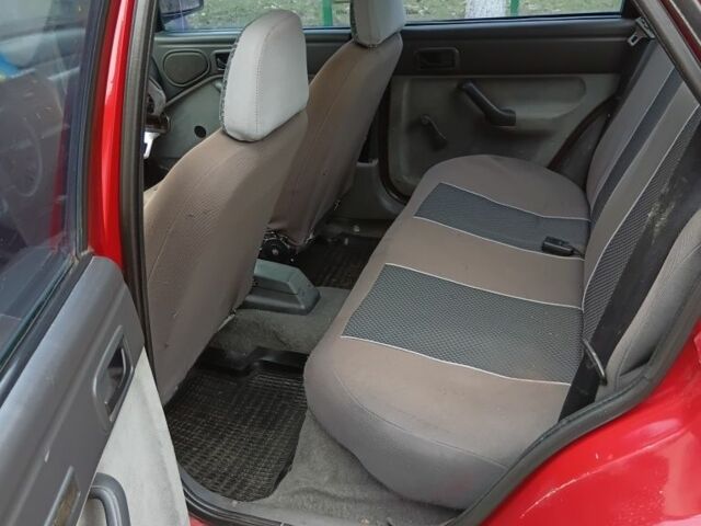 Красный Форд Орион, объемом двигателя 1.6 л и пробегом 800 тыс. км за 2000 $, фото 5 на Automoto.ua