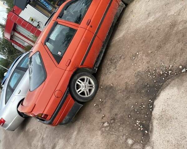 Красный Форд Орион, объемом двигателя 1.8 л и пробегом 56 тыс. км за 750 $, фото 4 на Automoto.ua