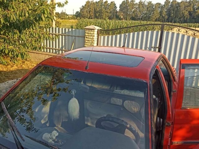 Красный Форд Орион, объемом двигателя 1.4 л и пробегом 341 тыс. км за 1000 $, фото 6 на Automoto.ua