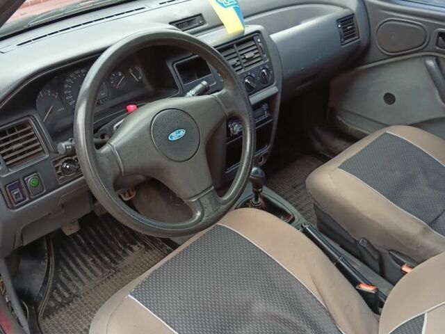 Красный Форд Орион, объемом двигателя 1.6 л и пробегом 800 тыс. км за 2000 $, фото 4 на Automoto.ua