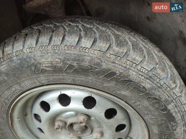 Красный Форд Орион, объемом двигателя 1.6 л и пробегом 300 тыс. км за 358 $, фото 3 на Automoto.ua