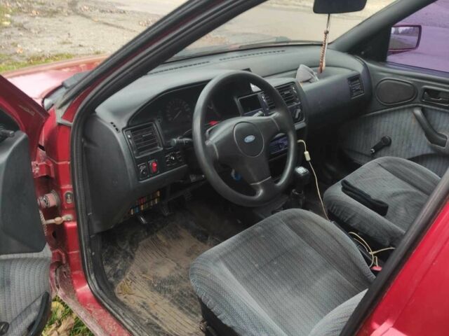 Червоний Форд Оріон, об'ємом двигуна 1.6 л та пробігом 300 тис. км за 358 $, фото 3 на Automoto.ua