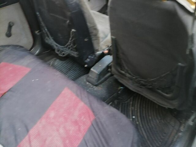 Красный Форд Орион, объемом двигателя 7 л и пробегом 852 тыс. км за 400 $, фото 4 на Automoto.ua