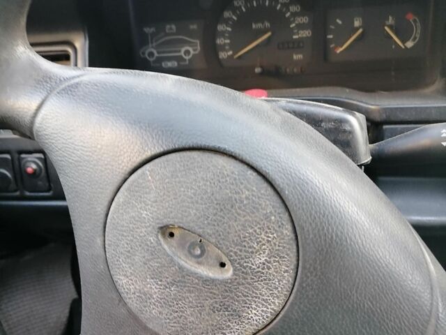 Красный Форд Орион, объемом двигателя 7 л и пробегом 852 тыс. км за 400 $, фото 7 на Automoto.ua