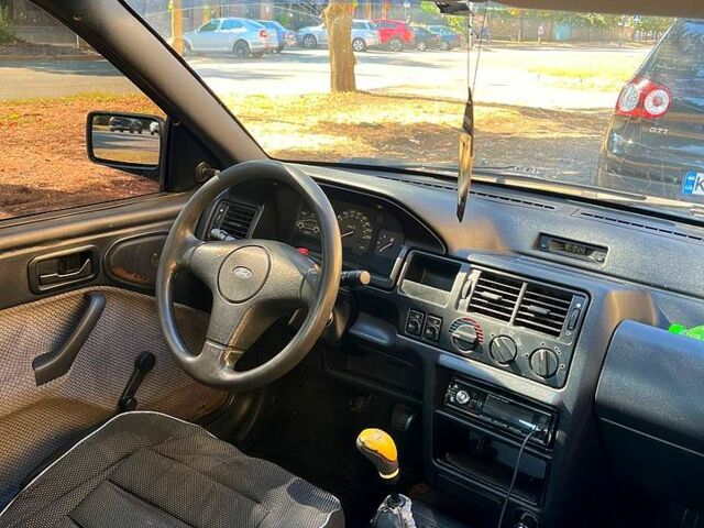 Форд Орион, объемом двигателя 1.4 л и пробегом 350 тыс. км за 1200 $, фото 4 на Automoto.ua