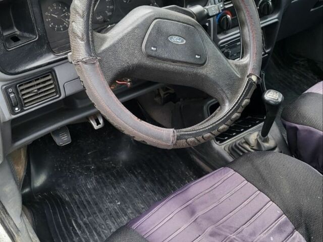 Серый Форд Орион, объемом двигателя 1.6 л и пробегом 45 тыс. км за 750 $, фото 5 на Automoto.ua