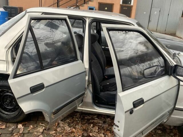 Сірий Форд Оріон, об'ємом двигуна 1.4 л та пробігом 3 тис. км за 750 $, фото 2 на Automoto.ua