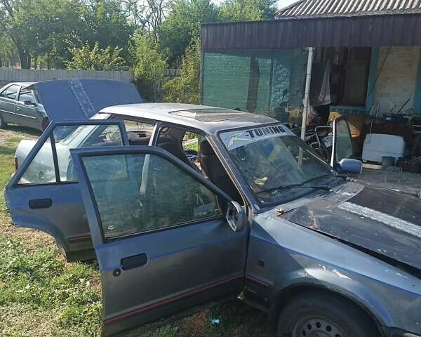 Серый Форд Орион, объемом двигателя 0 л и пробегом 100 тыс. км за 472 $, фото 6 на Automoto.ua