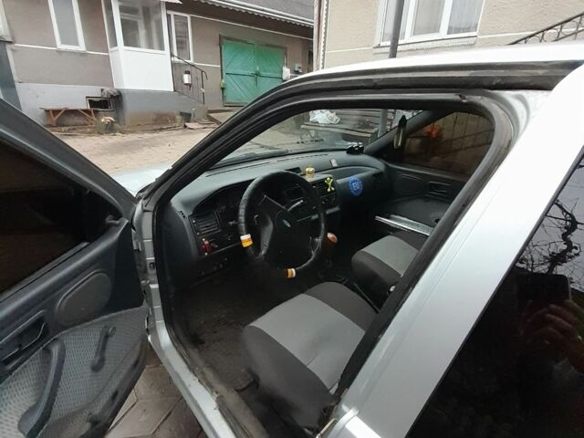 Серый Форд Орион, объемом двигателя 0 л и пробегом 350 тыс. км за 1500 $, фото 4 на Automoto.ua