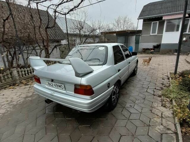 Серый Форд Орион, объемом двигателя 0 л и пробегом 350 тыс. км за 1500 $, фото 2 на Automoto.ua