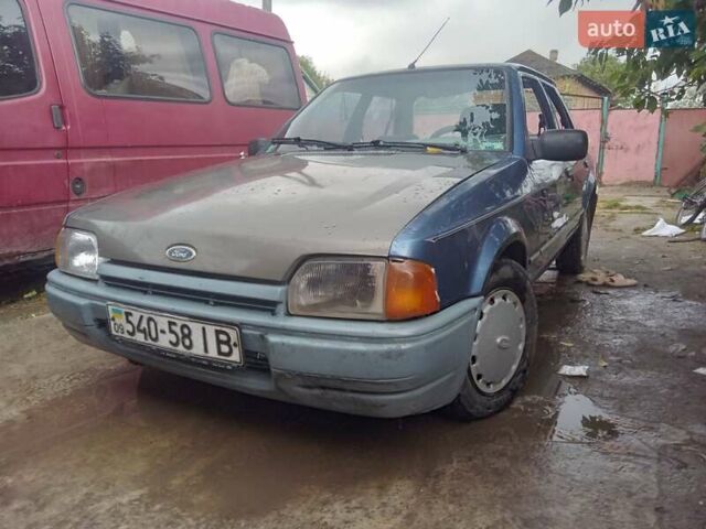 Синий Форд Орион, объемом двигателя 1.4 л и пробегом 280 тыс. км за 550 $, фото 3 на Automoto.ua
